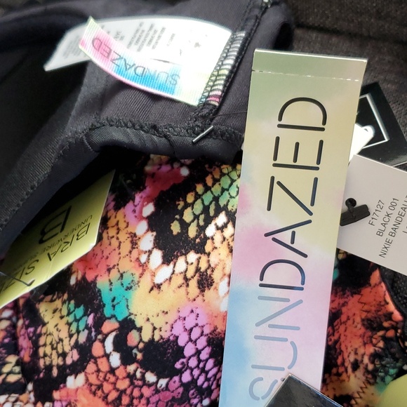 🍒Set Of 2 Sundazed Bikini Swim Tops Separates - Picture 7 of 10